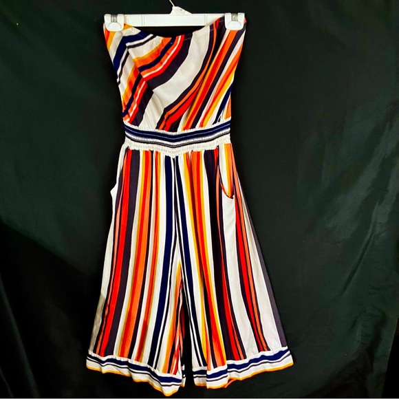 SOLD Xhilaration - Bright and Buzzy, Strapless, Cropped Leg, Romper - Women’s M - Picture 3 of 3